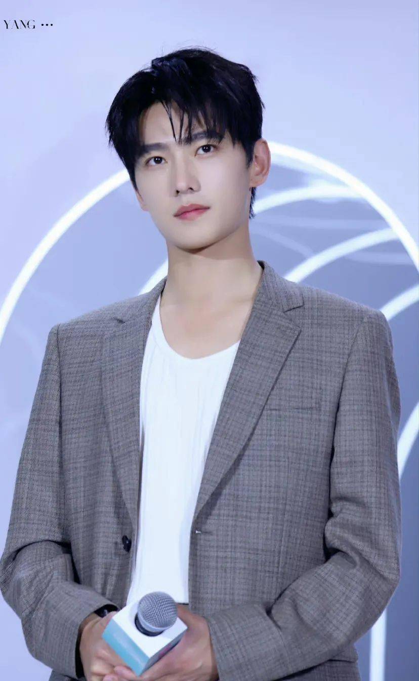 于正暗恋白鹿?赵今麦抑郁了?杨洋粉丝脱粉回踩?李现新剧被一剪没?