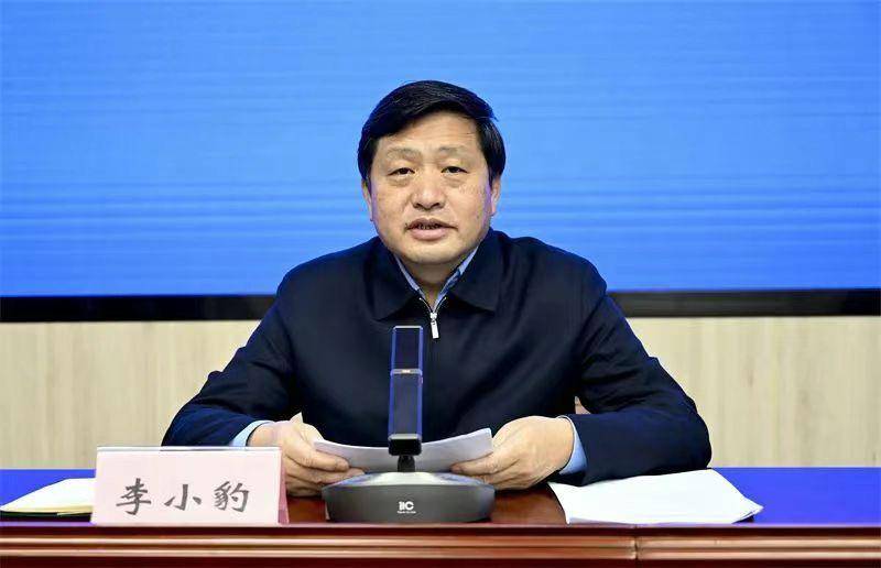 2013年至2021年,李小豹在担任萍乡市市长,市委书记期间,不顾实际在