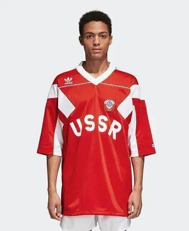 三叶草阿迪达斯怎样成为俄罗斯黑道大哥的酷爱?_政府_苏联_古拉格