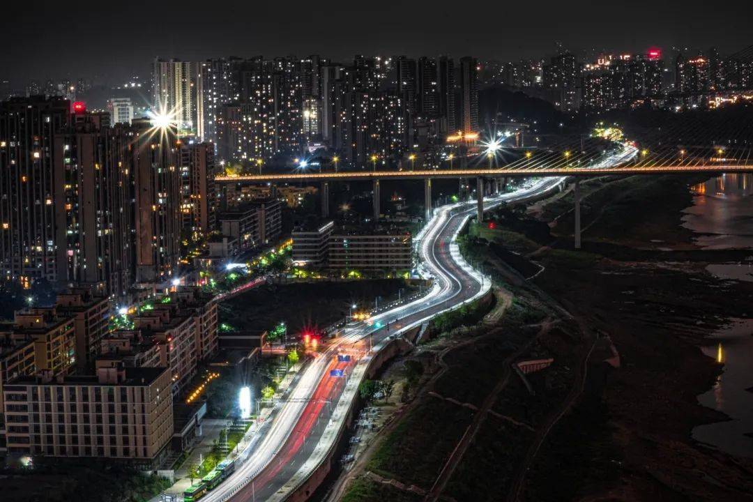 丁昶钦 摄沙滨路关翊 摄蛟龙争游沙坪坝站贺慧丹 摄1949大剧院高宇博