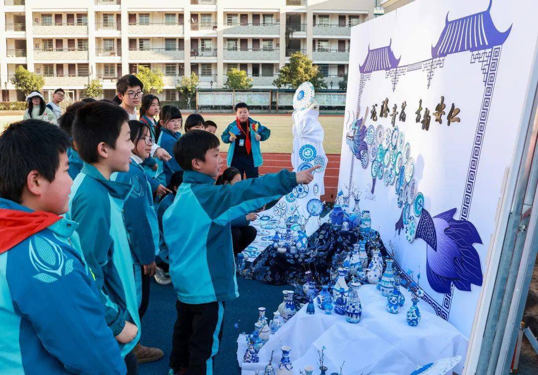 馬面裙,民族舞,青花瓷,水墨畫6868龍泉市安仁鎮中心小學以國風