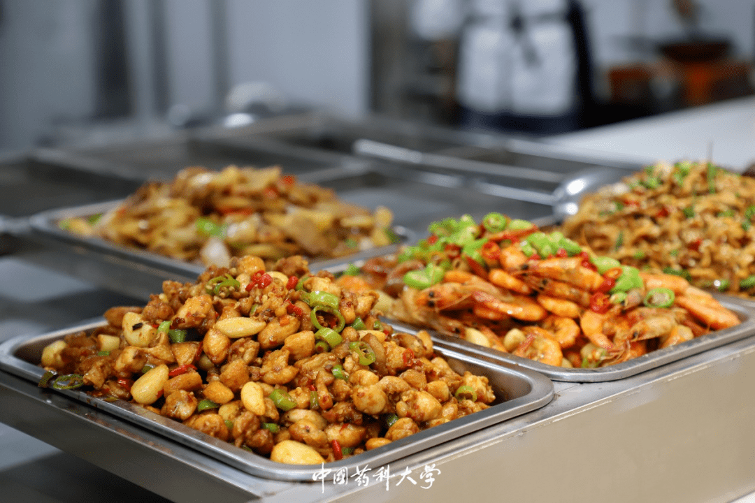 忙碌过后食堂飘出的阵阵饭香不过一碗人间烟火四方食事——百般美味