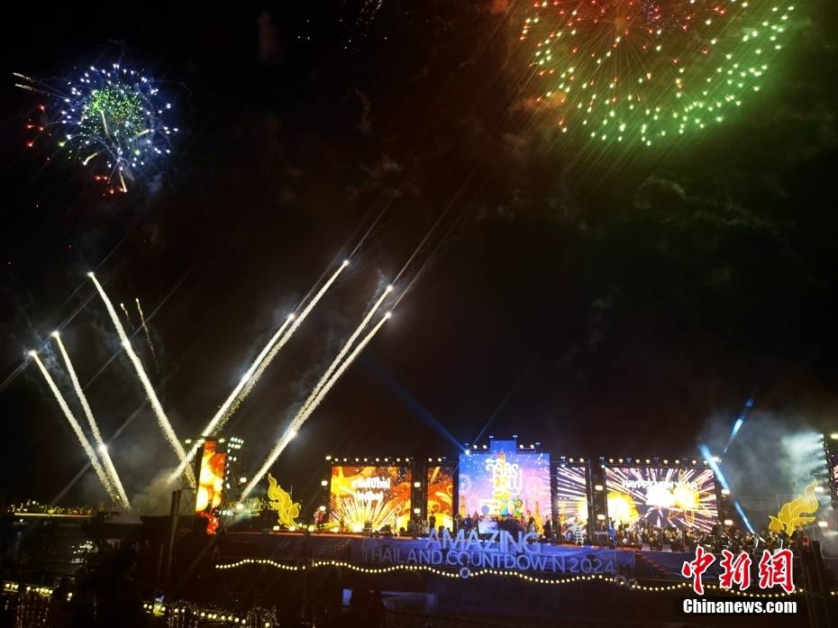 全球各地跨年迎新 多彩活动轮番上演_中新社_烟花_外国游客