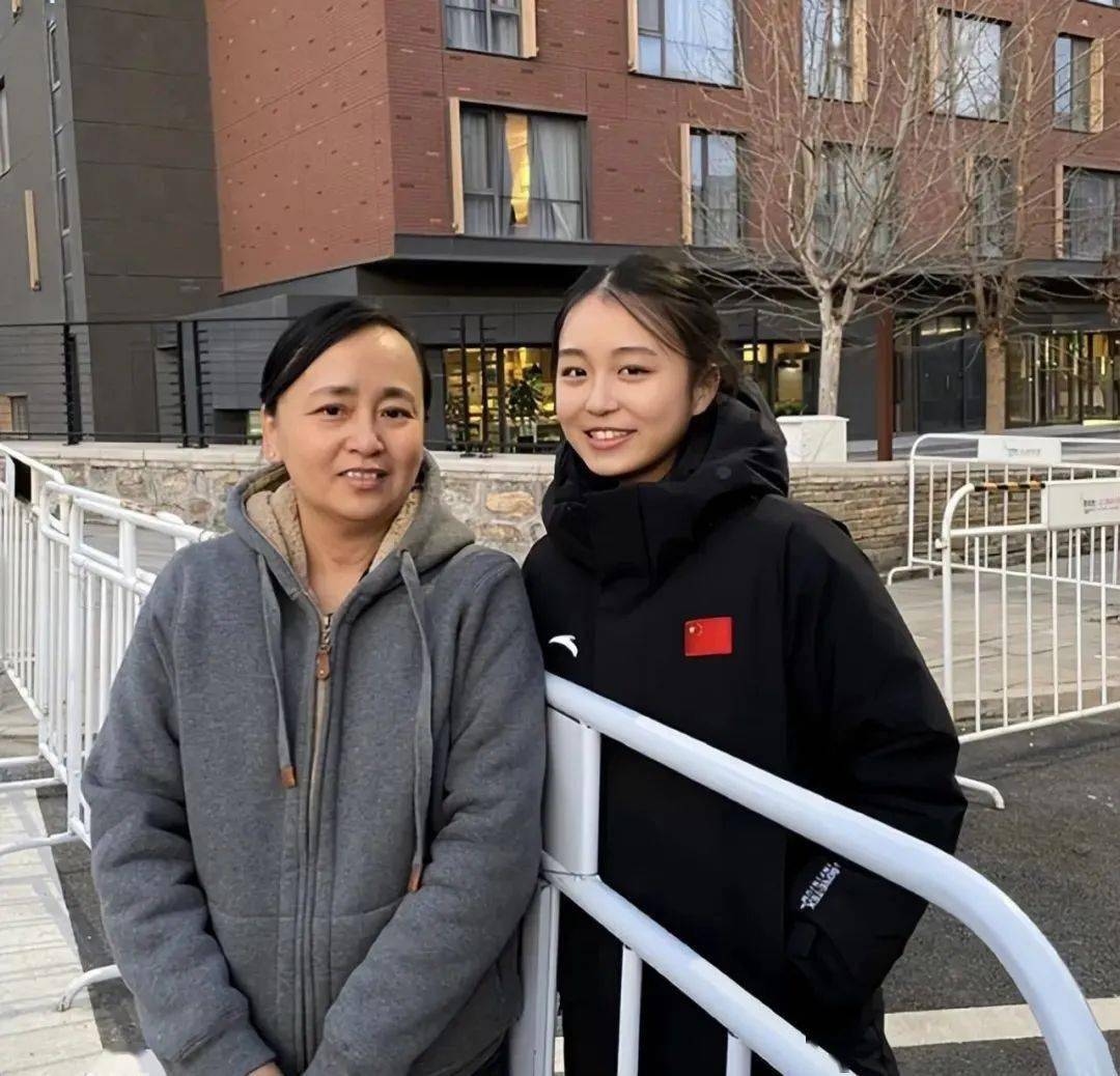 苏翊鸣官宣的女友朱易,有多厉害?_朱松纯_中国_崔洁