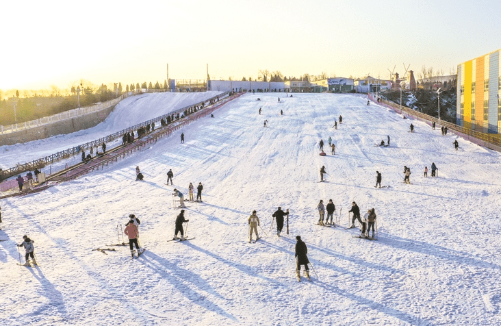 冰雪運動_滑雪場_遊客_張澤慧