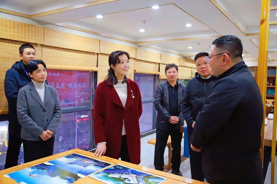 郭绯红一行先后来到恒华房地产开发有限公司,卓理股份