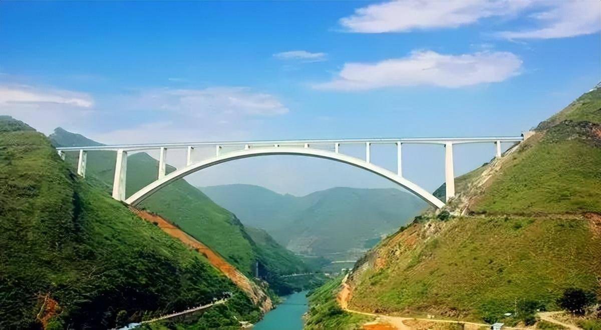 中国最美高铁通车,横跨大半个中国,沿路美景,美食无数!